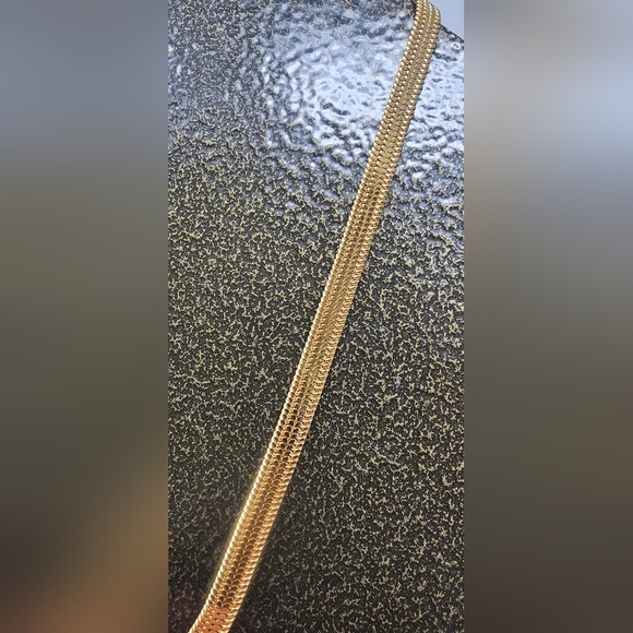 VTG Monet Gold Plated Flat Herringbone 16” Chocker Collar Chain Necklace Signed - Picture 2 of 10